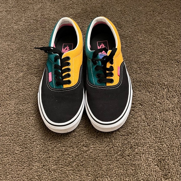 VANS UNISEX MULTI COLOR SIZE F: 8 & M: 6.5 - Picture 2 of 4